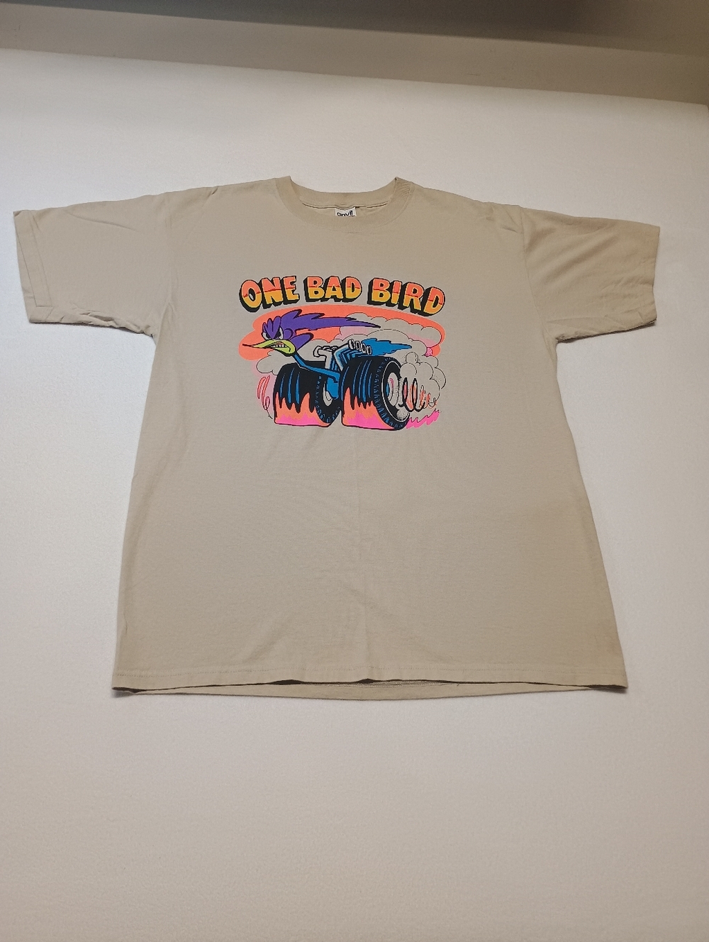 Anvil  Mens L Vintage Car One Bad Bird Graphic Tee — Beige with Neon Print